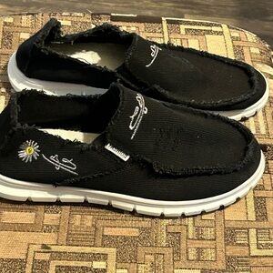 Black Frayed Slip-On Sneakers with Daisy Embroidery